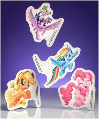 Flat magnets with glitter
HASBRO